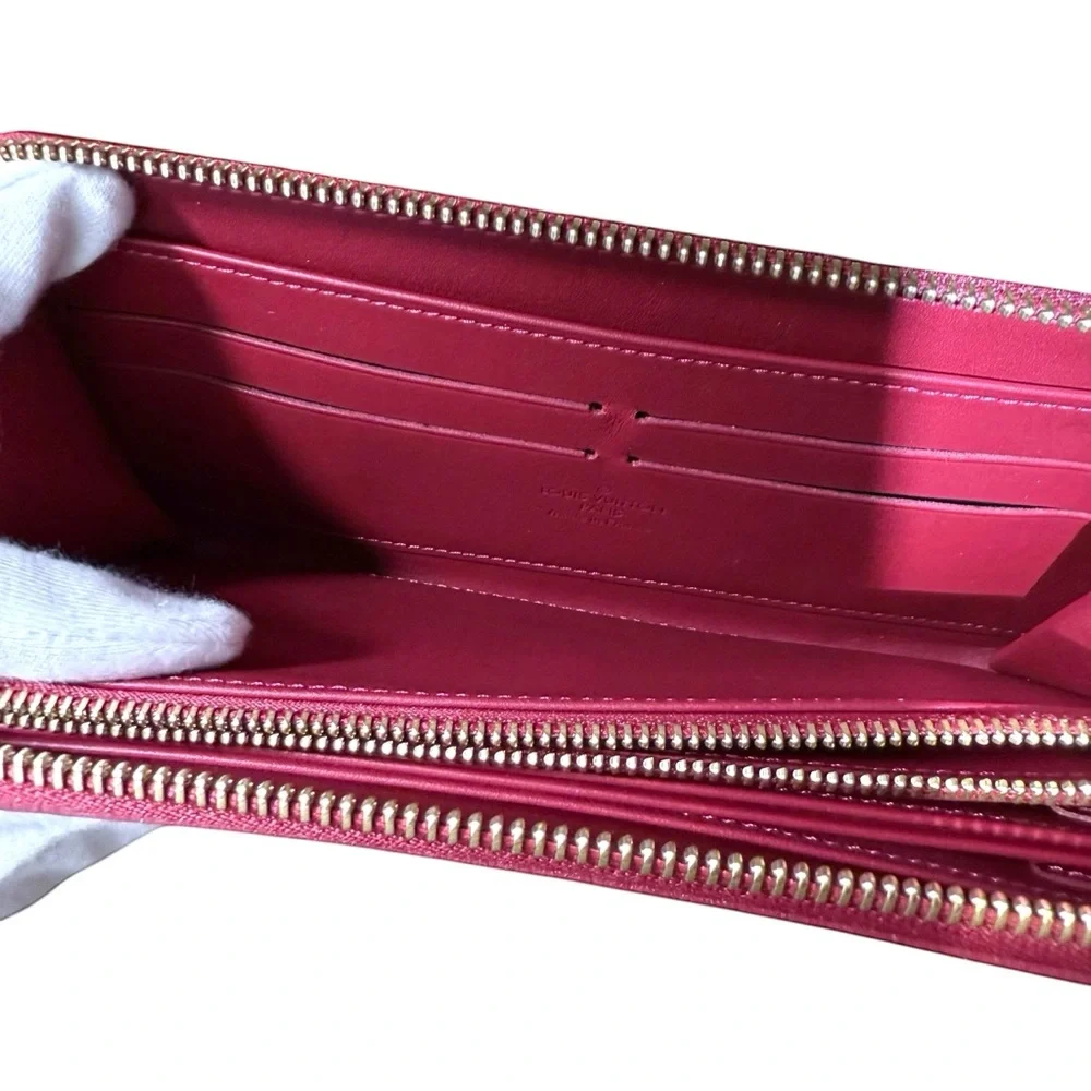 NEW! LOUIS VUITTON Monogram Vernis Rayures Zippy Wallet. Pink & Red Zip Around